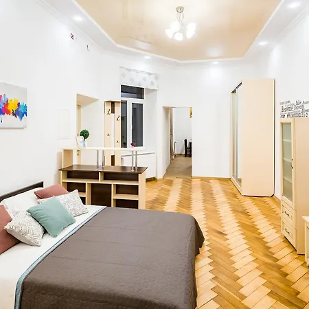 Apartment Bright And Cozy With Balcony