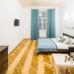 דירה Bright And Cozy With Balcony