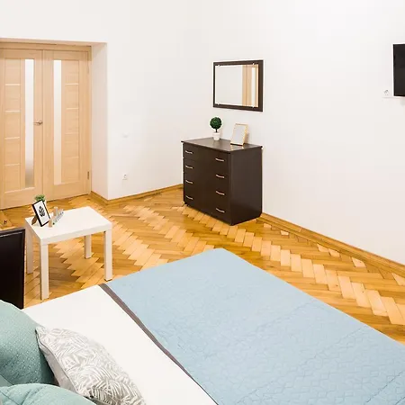 Bright And Cozy With Balcony דירה